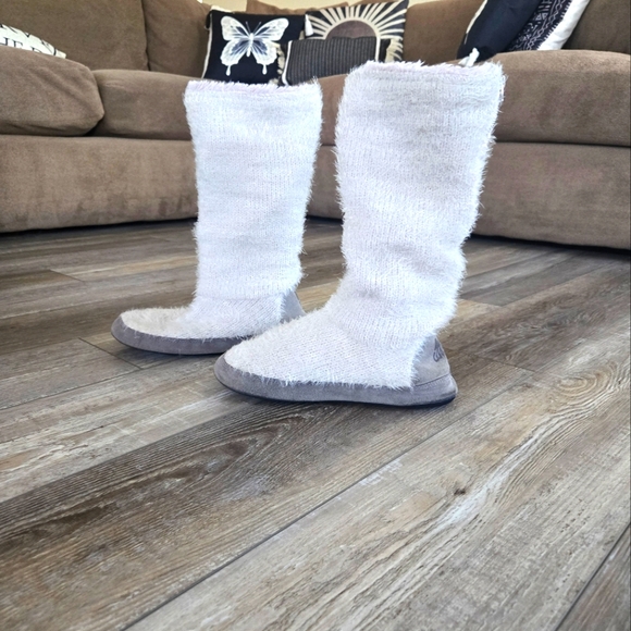 Muk Luks Slippers Light Pink Blush and Gray 9- 10 - Picture 1 of 8